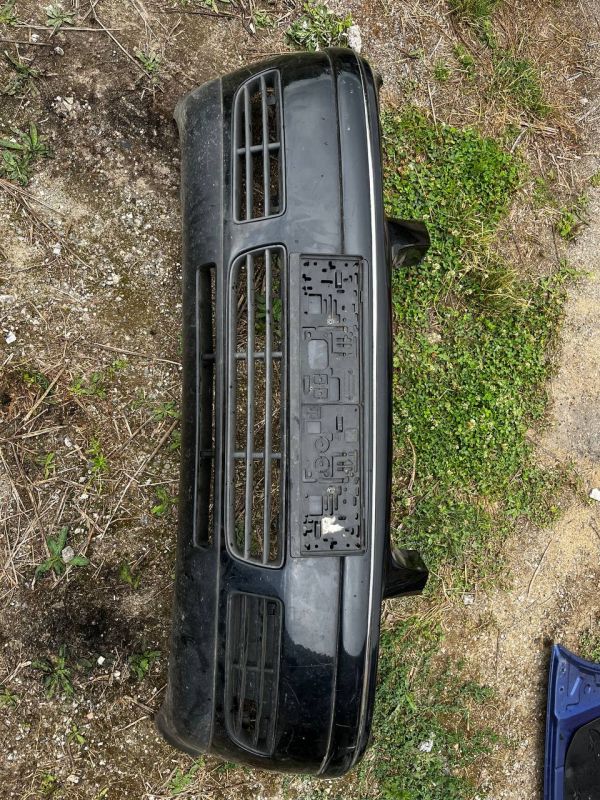 Передній бампер від Volkswagen Golf 4