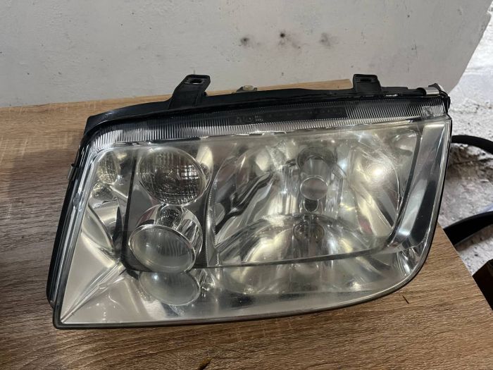 Передні фари ліва права Volkswagen Bora
