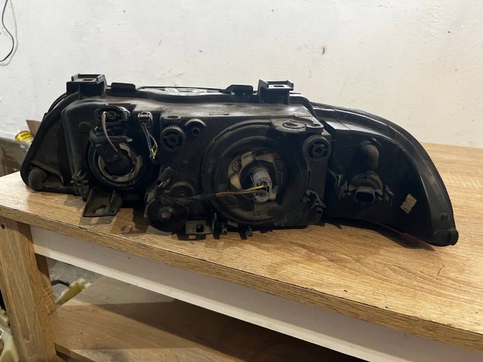 Передні фари ліва права дорест BMW 5 Series E39.