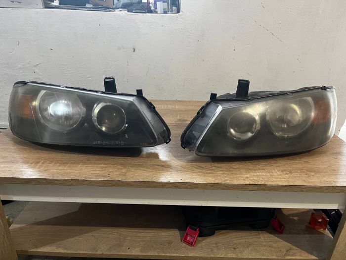 Передні фари ліва права Nissan Almera N16