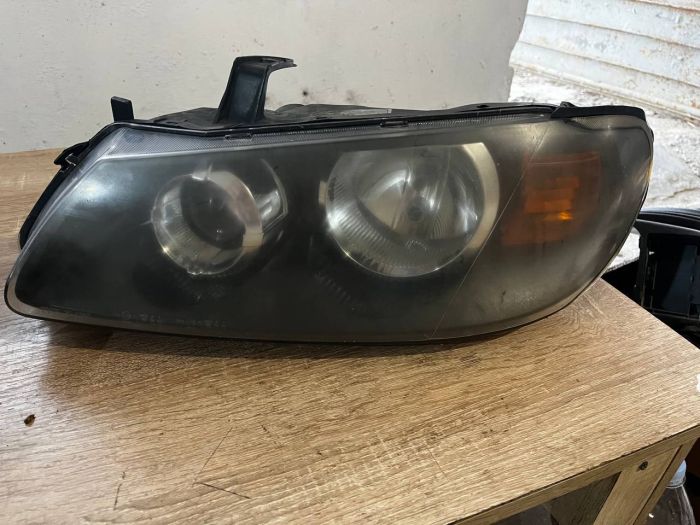 Передні фари ліва права Nissan Almera N16