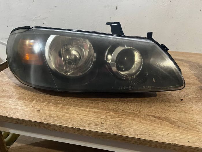Передні фари ліва права Nissan Almera N16