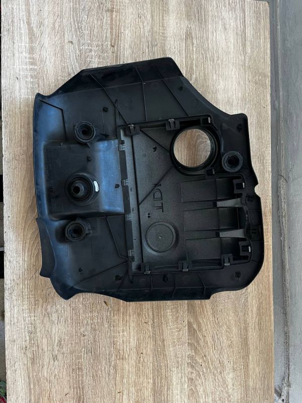 Декоративна кришка двигуна Шкода Фабія Skoda Fabia I 1.4 TDI 045103925AG