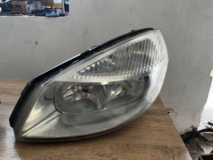 Передні фари ліва права Рено Сценік 2 Renault Scenic II