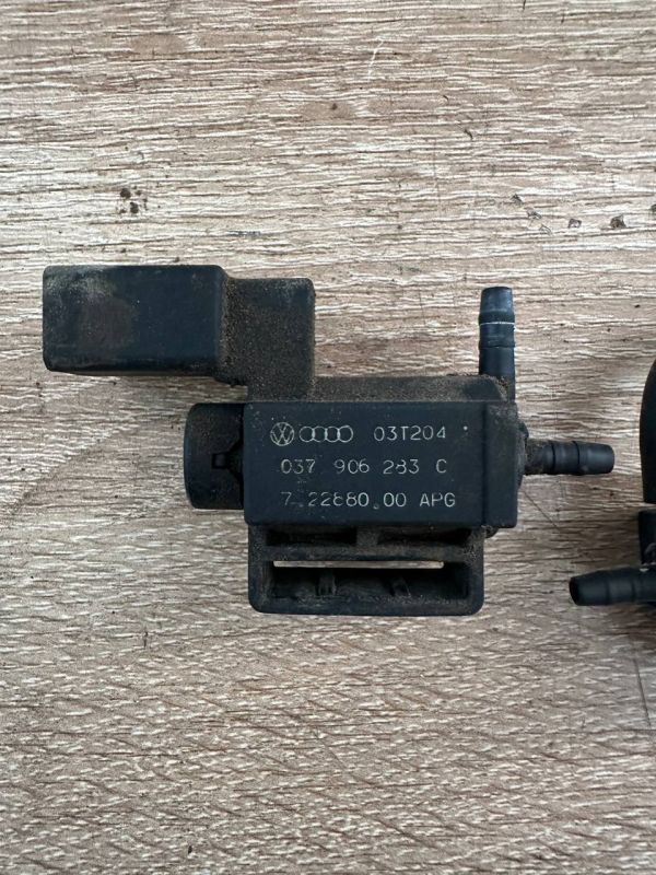 Клапан вакууму SKODA,VW 037 906 283 C