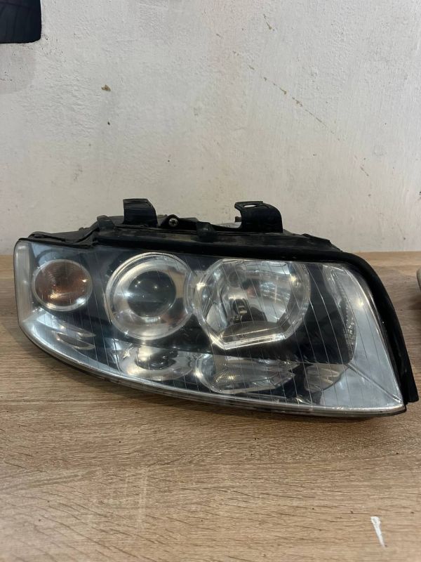 Передня фара права Ауді А4В6 Audi A4 B6
