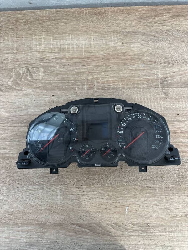 Приборка Volkswagen Passat b6 2.0 бензин спідометр панель приладів 3C0920860GXZ01 3C0920860G