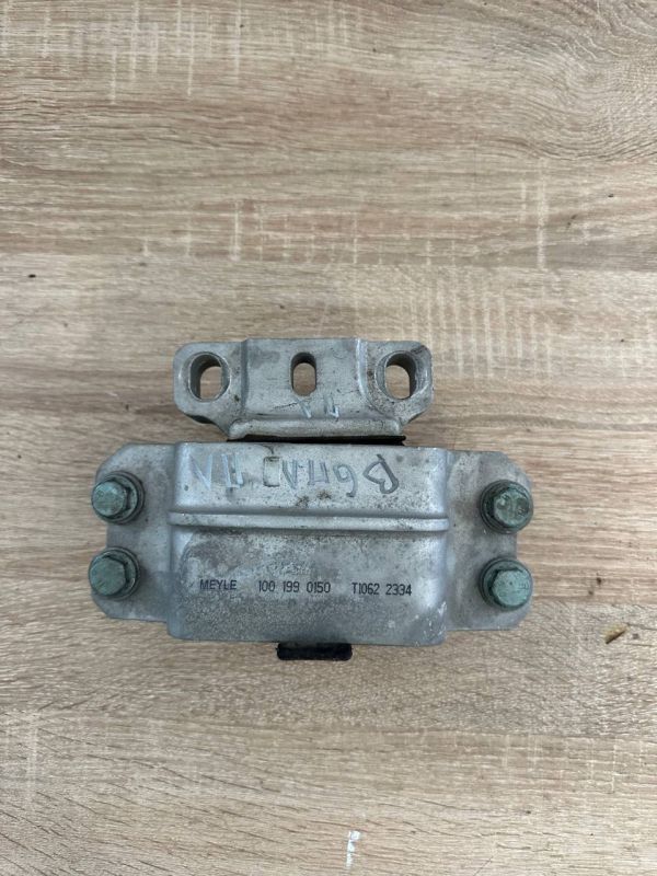 Подушка коробки передач Volkswagen Passat b6