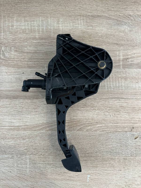 Педаль сцеплєнія Volkswagen Passat b6 педаль зчеплення 1K1721321B