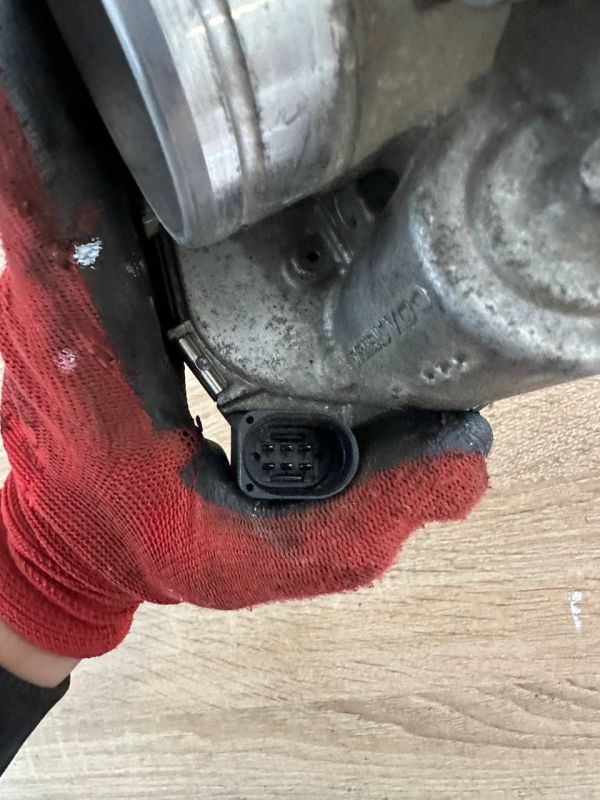 Дросель Дросельна заслонка Audi A3 Seat Altea Leon Skoda Octavia VW Golf Passat 2.0FSi 06F133062B, 06F133062S