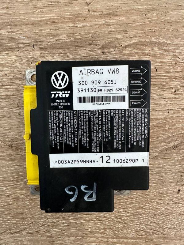 Блок керування подушками безпеки Airbag Volkswagen Passat B6  (Crash Data)