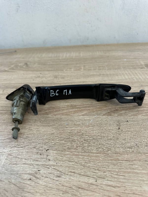 Ручка дверей передня ліва Volkswagen Passat б6 05-10 B6