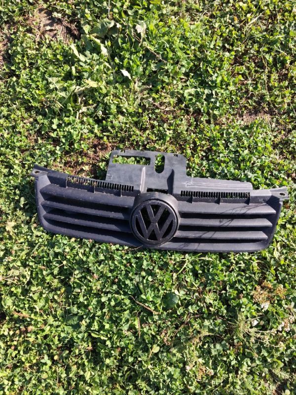 Решітка радіатора Volkswagen Polo 9N 2001 - 2005 600853651