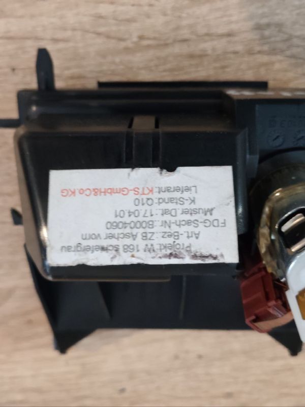 Попільничка з прикурювачем A1688100930 Мерседес-Бенц Mercedes-Benz A-Class W168 А170